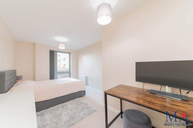 Additional Property Image 2 bedroom Flat for sale in Borehamwood 15