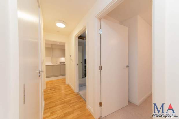 Additional Property Image 2 bedroom Flat for sale in Borehamwood 6