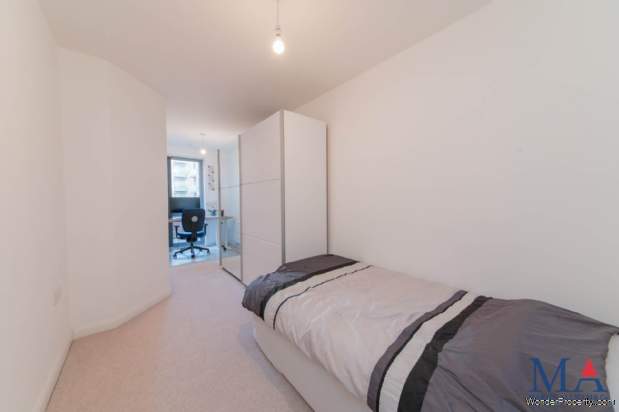 Additional Property Image 2 bedroom Flat for sale in Borehamwood 8