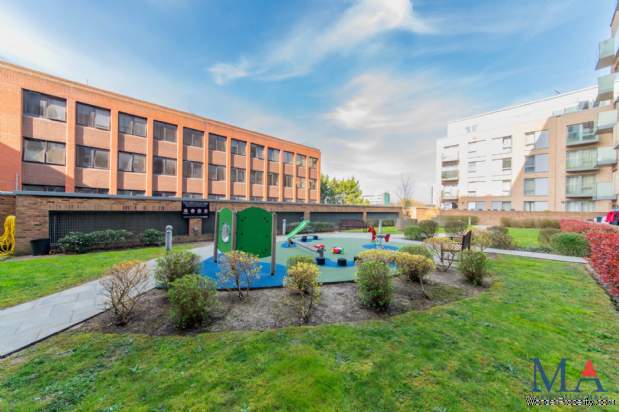 2 bedroom Flat for sale in Borehamwood