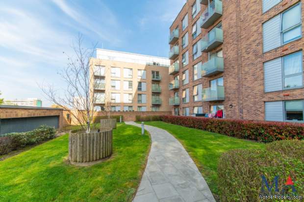 Additional Property Image 2 bedroom Flat for sale in Borehamwood 2