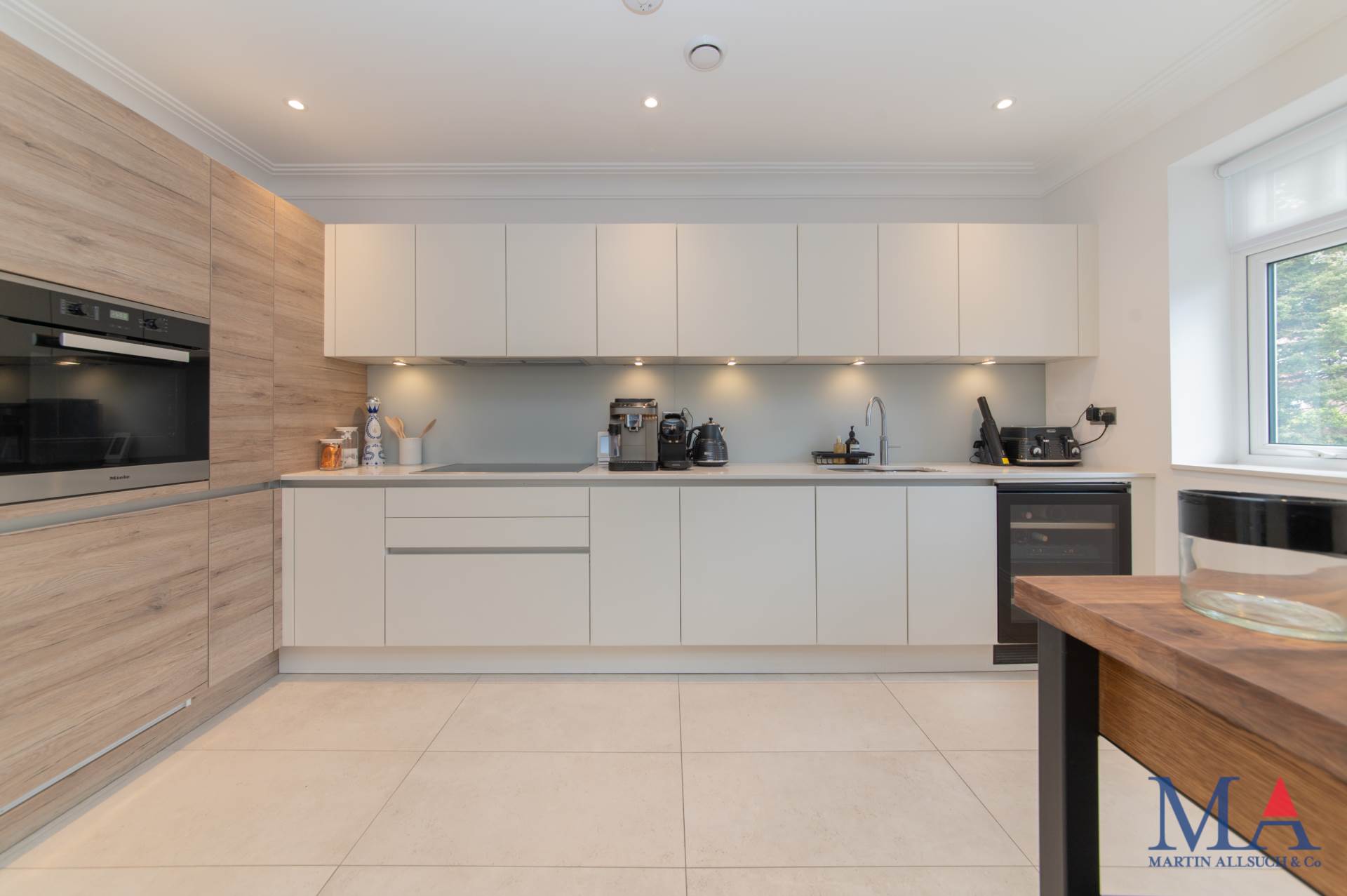 Additional Property Image 2 bedroom Flat for sale in London 6