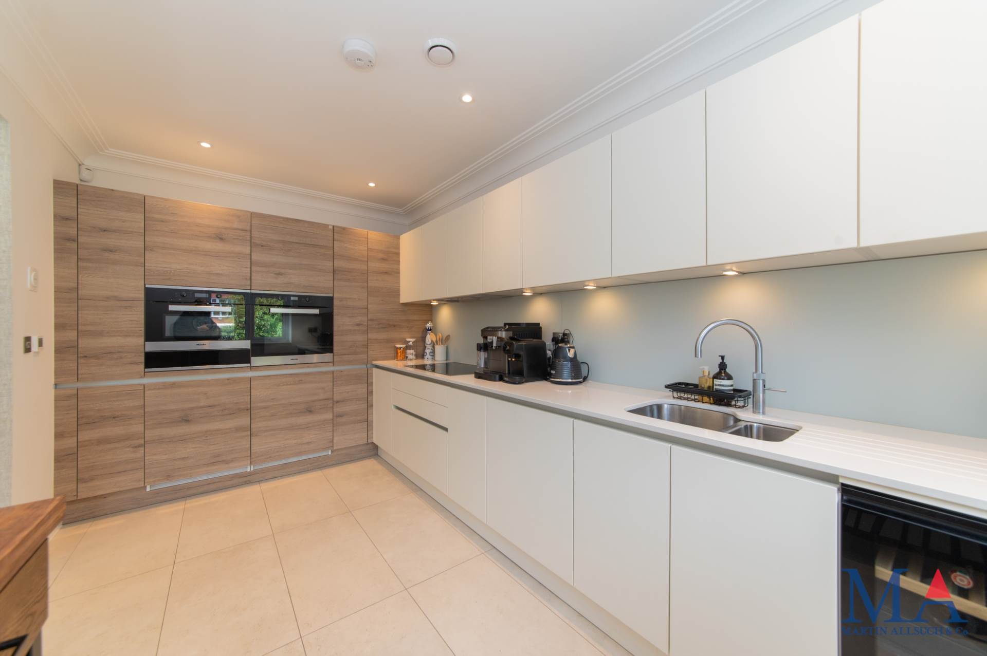Additional Property Image 2 bedroom Flat for sale in London 16