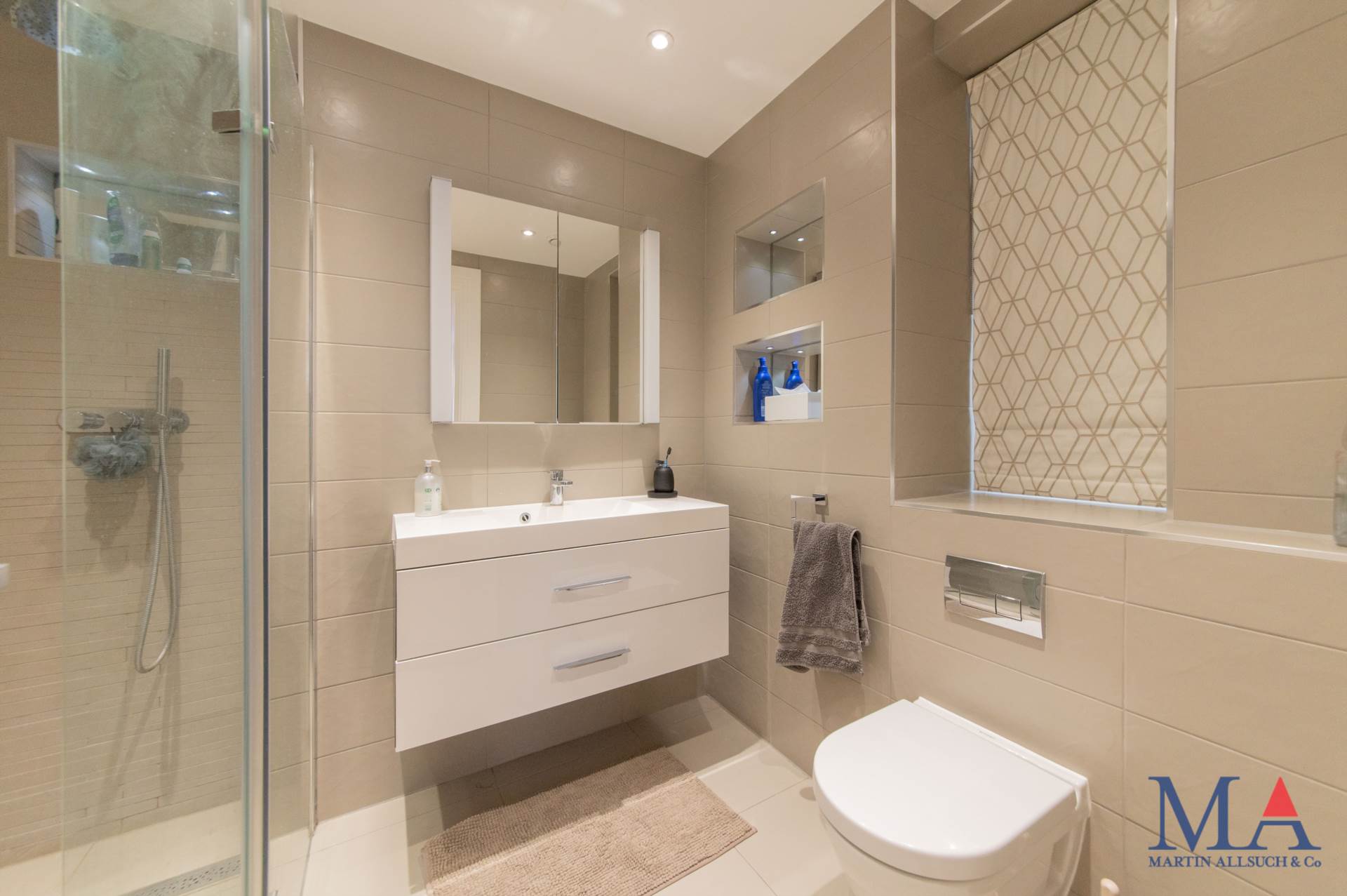 Additional Property Image 2 bedroom Flat for sale in London 11