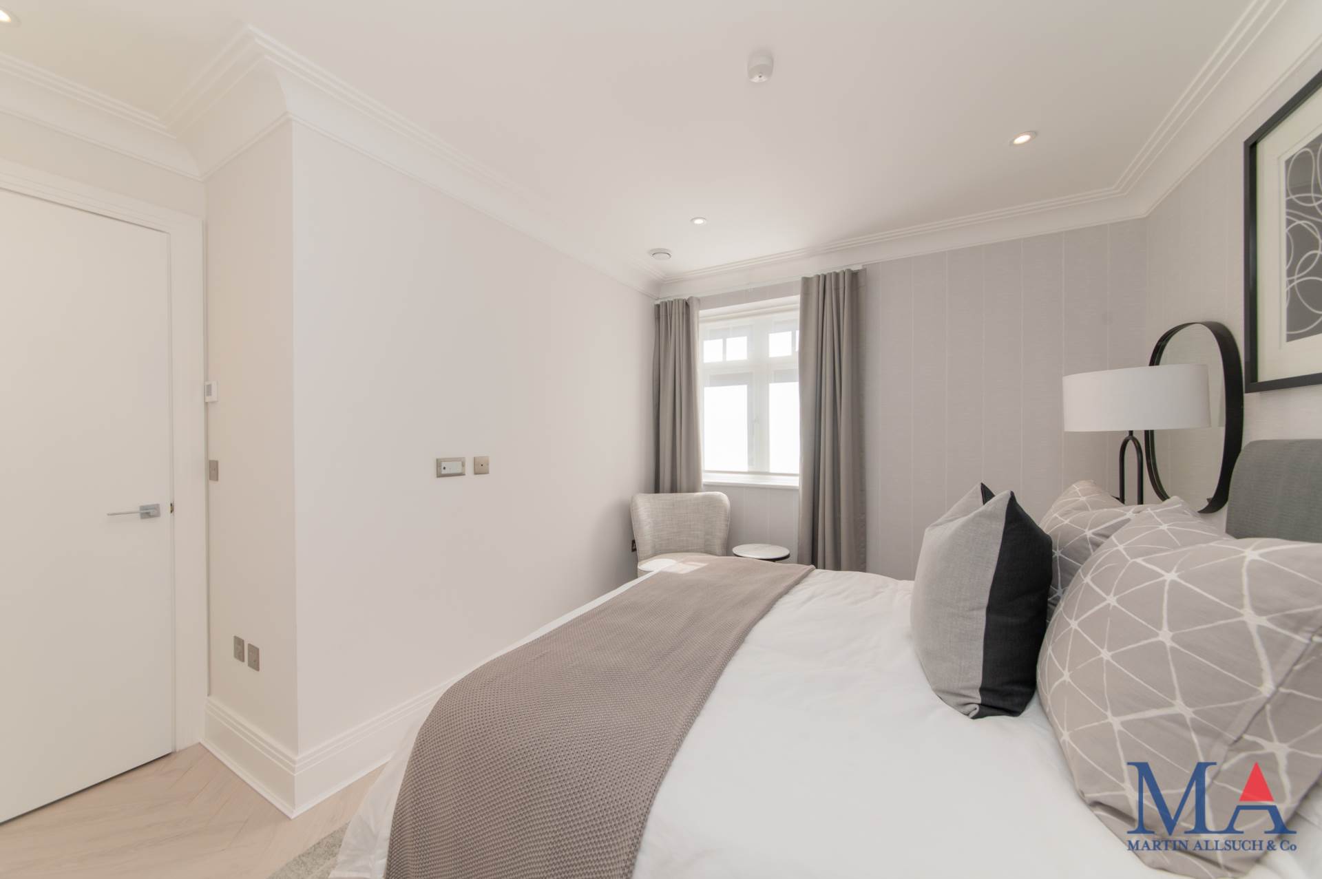 Additional Property Image 2 bedroom Flat for sale in London 13