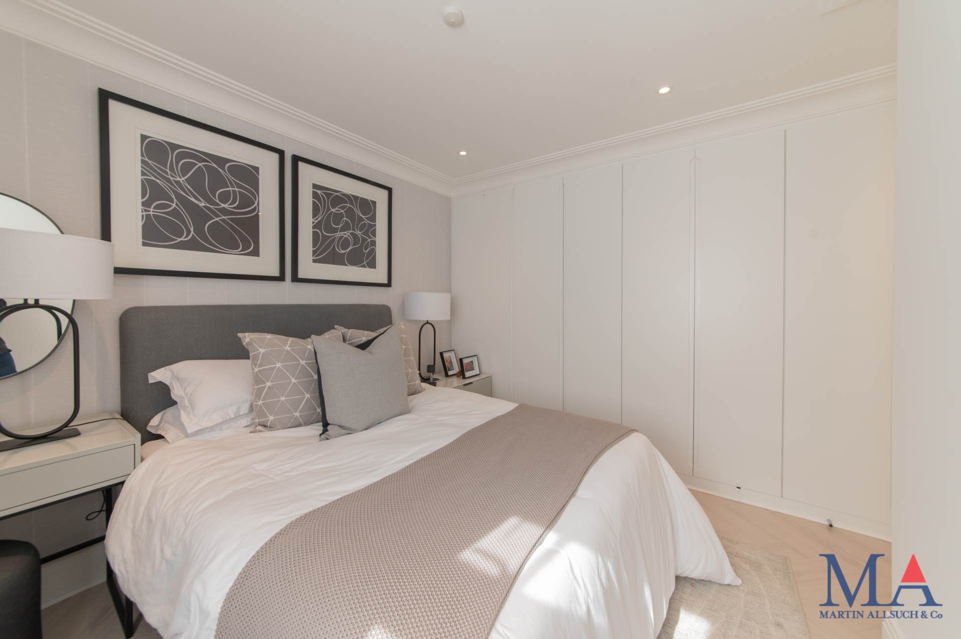 Additional Property Image 2 bedroom Flat for sale in London 14