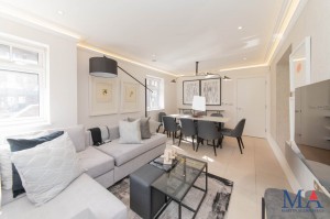 2 bedroom Flat for sale in London