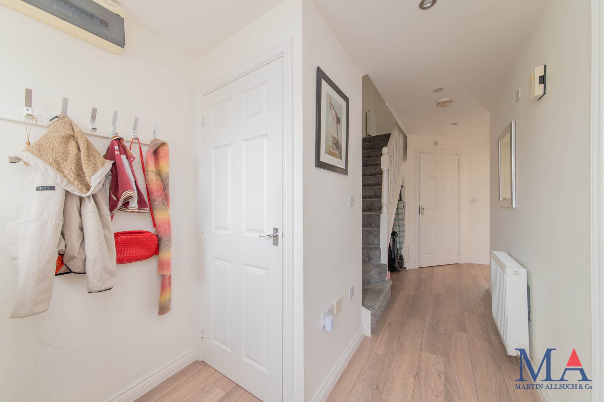 Additional Property Image 3 bedroom Terraced for sale in Borehamwood 3