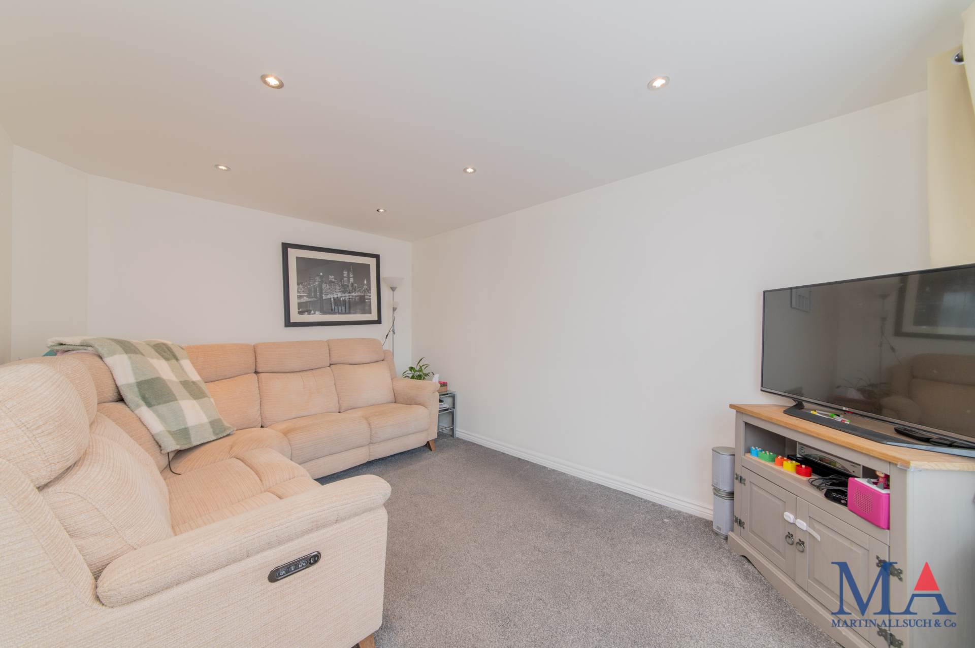 Additional Property Image 3 bedroom Terraced for sale in Borehamwood 4