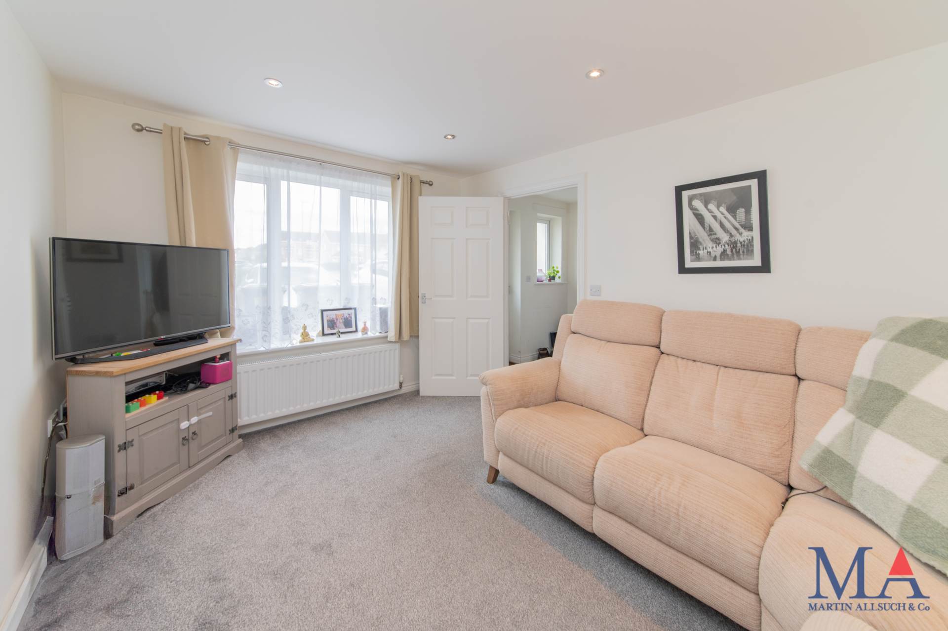 Additional Property Image 3 bedroom Terraced for sale in Borehamwood 5