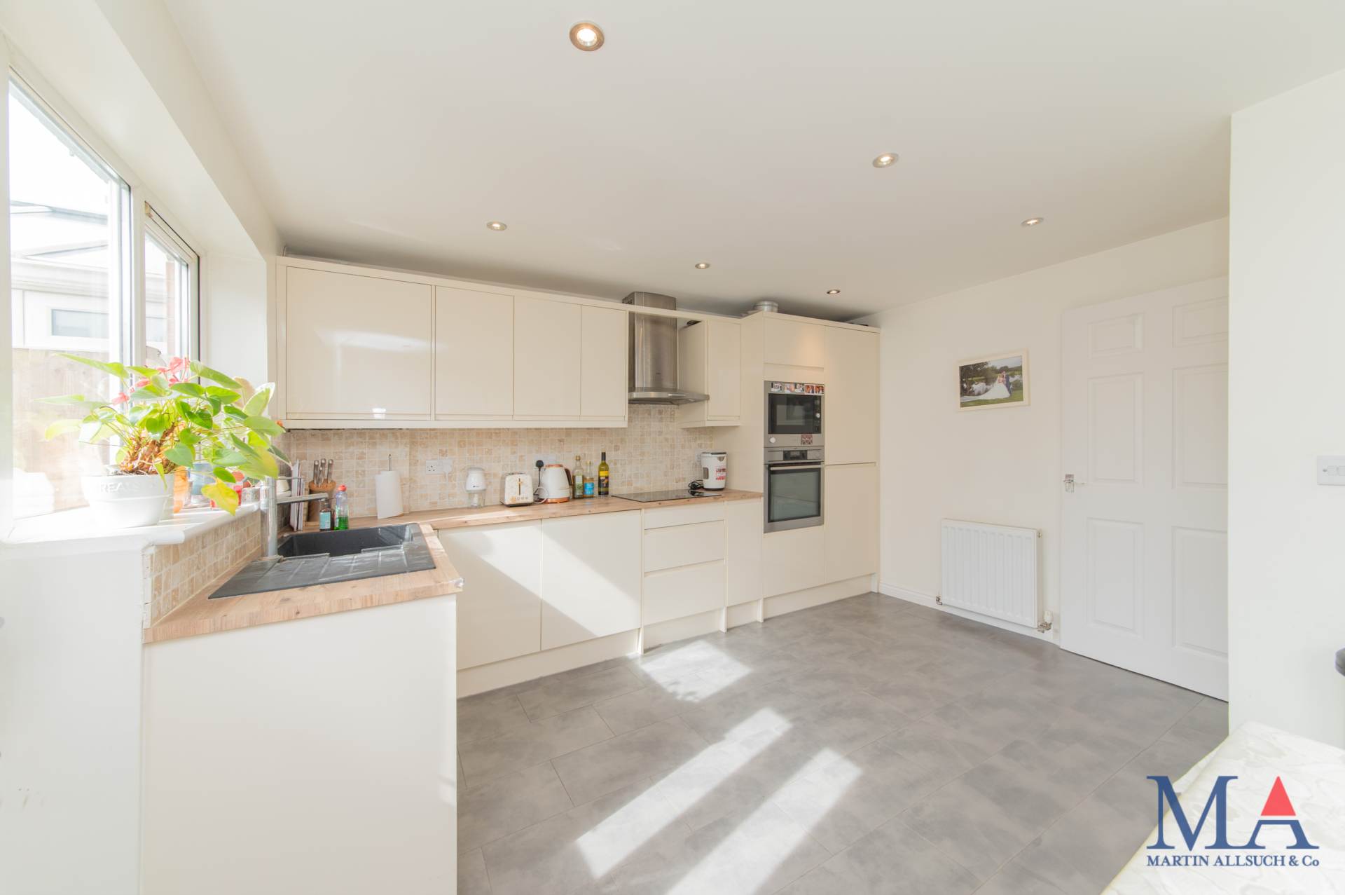 Additional Property Image 3 bedroom Terraced for sale in Borehamwood 6