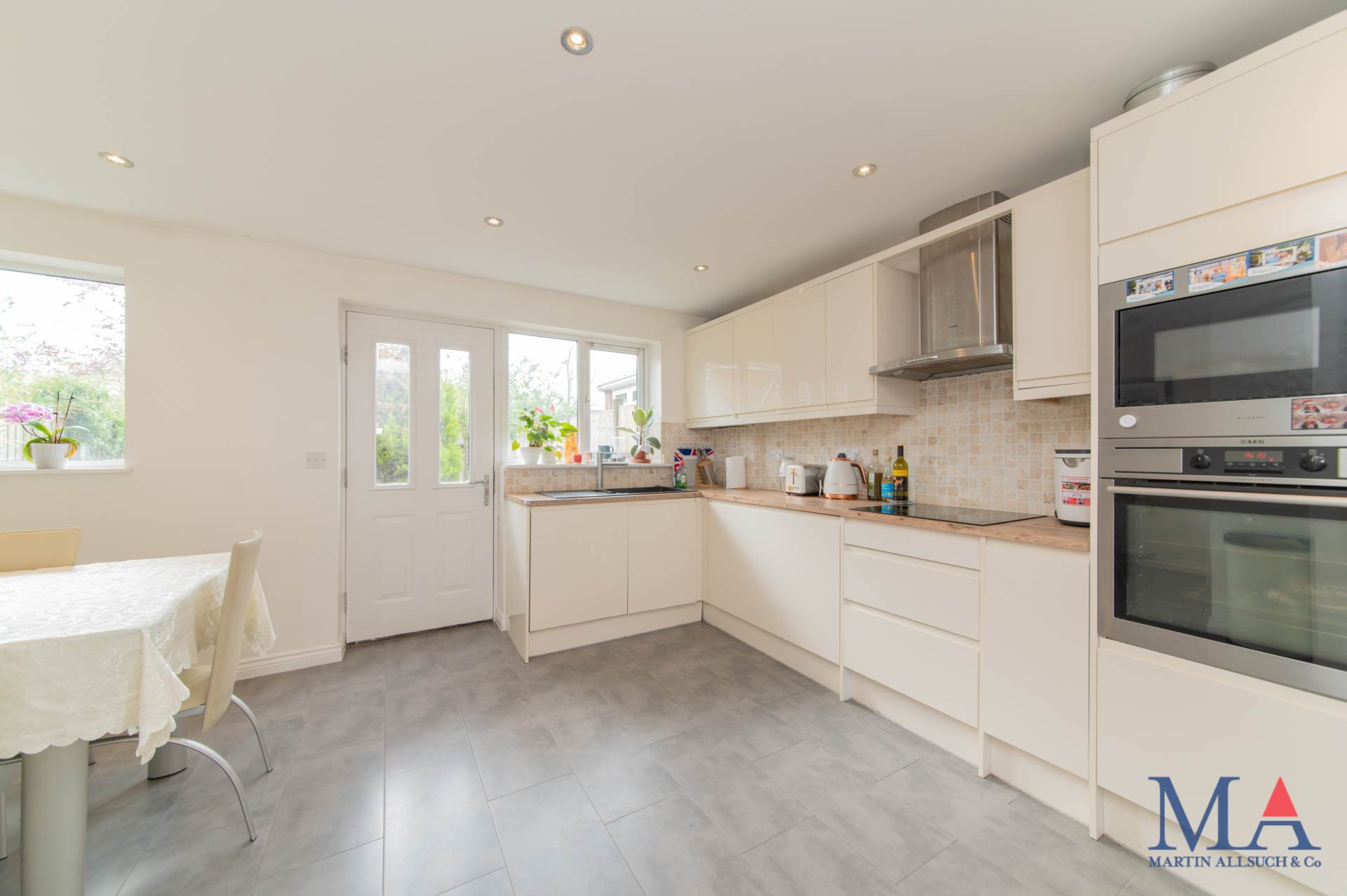 Additional Property Image 3 bedroom Terraced for sale in Borehamwood 15