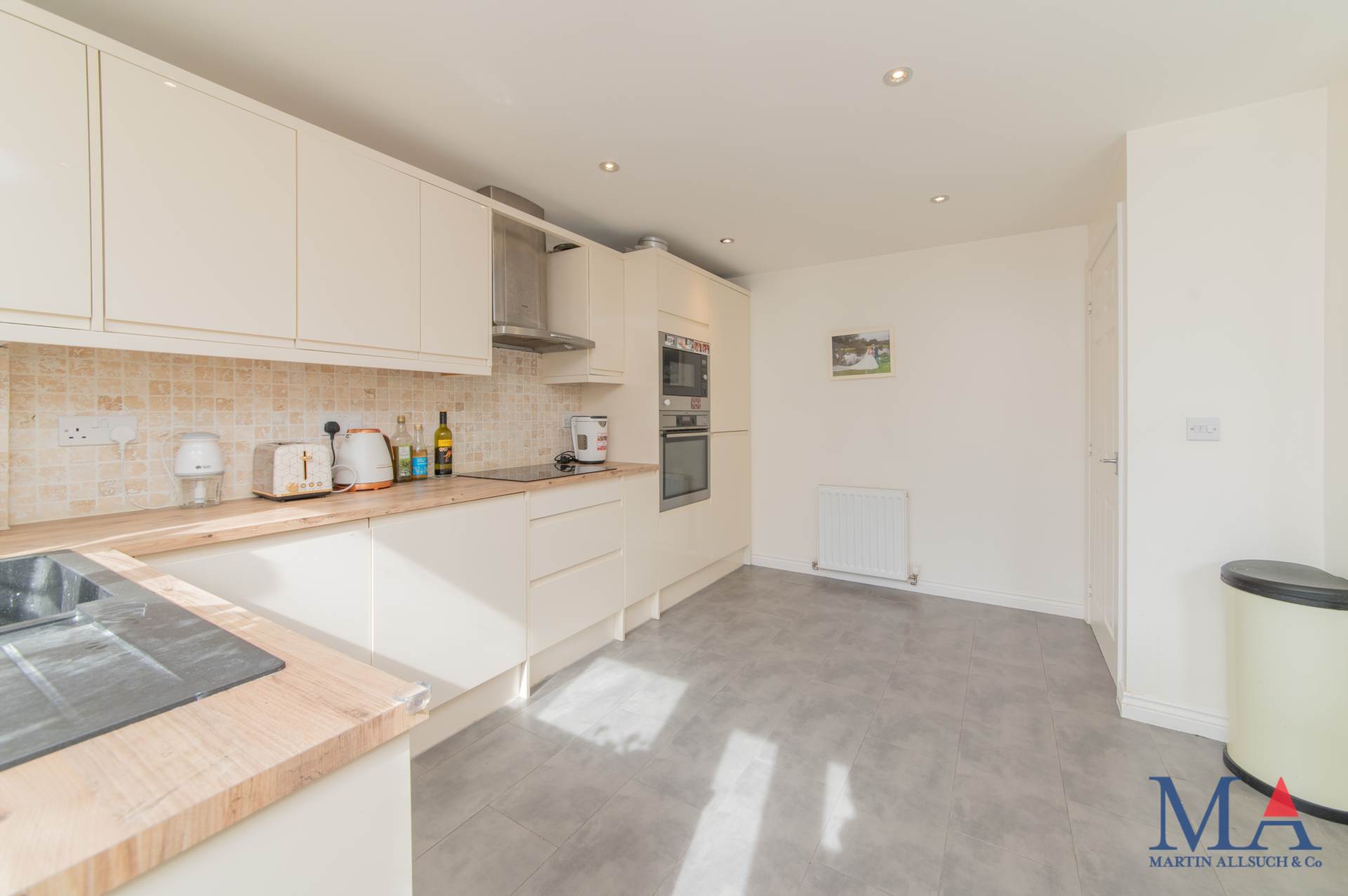 Additional Property Image 3 bedroom Terraced for sale in Borehamwood 16
