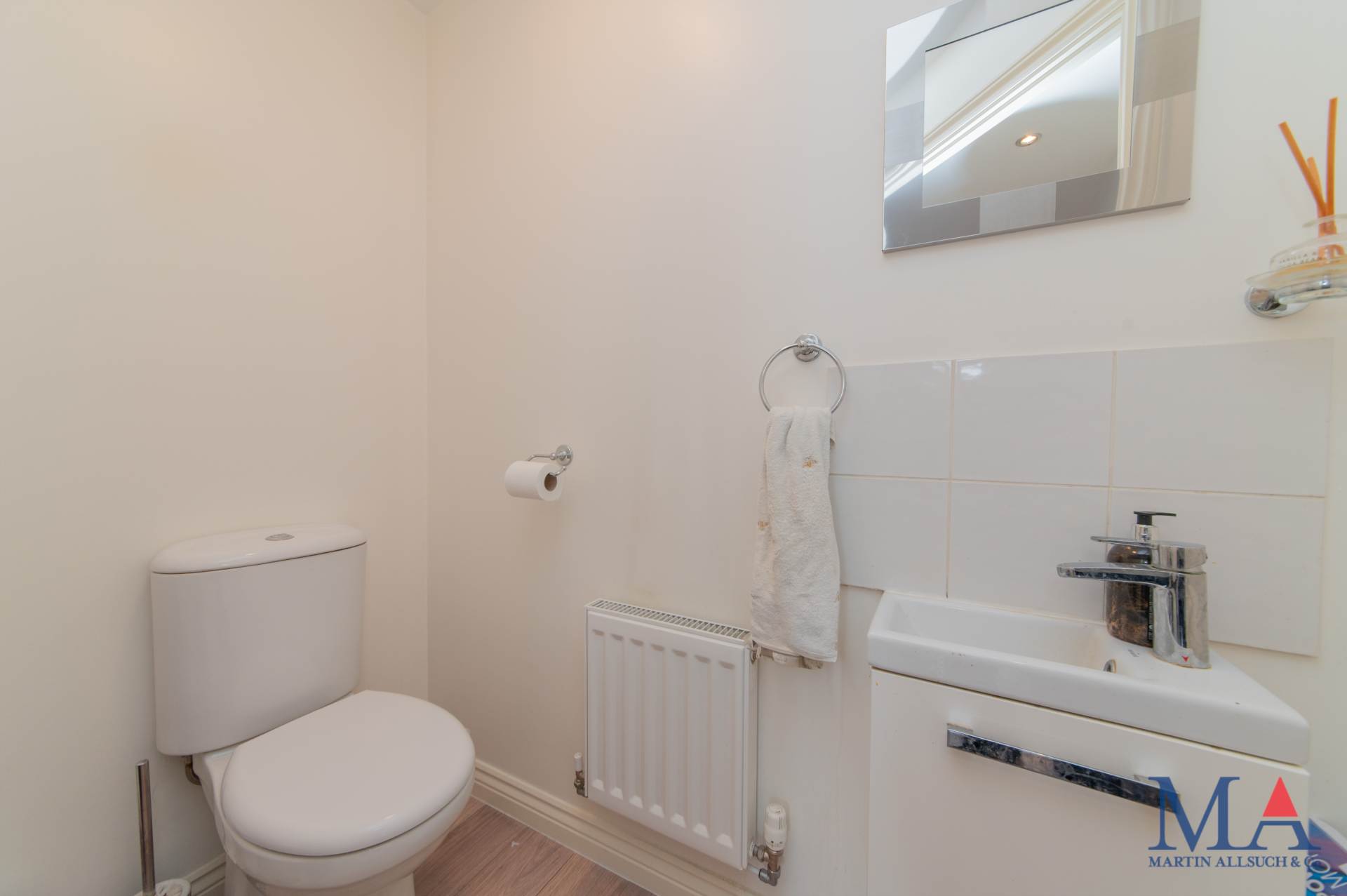 Additional Property Image 3 bedroom Terraced for sale in Borehamwood 17