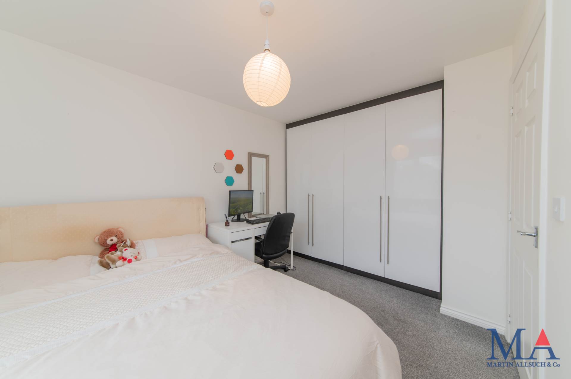 Additional Property Image 3 bedroom Terraced for sale in Borehamwood 19