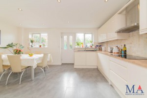 3 bedroom Terraced for sale in Borehamwood