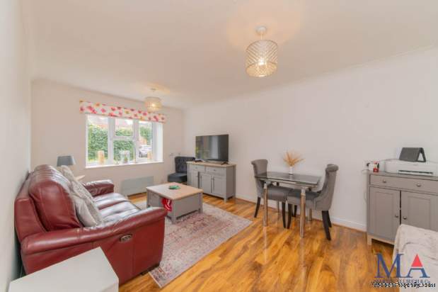 Additional Property Image 2 bedroom Flat for sale in Borehamwood 2