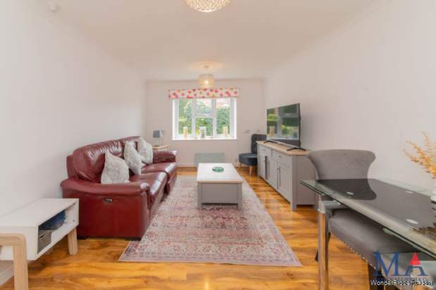 Additional Property Image 2 bedroom Flat for sale in Borehamwood 3