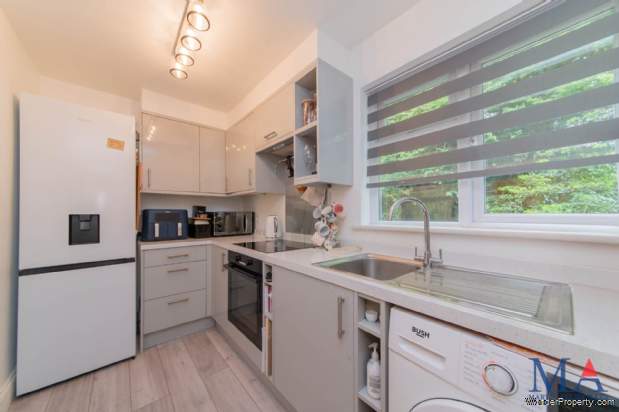 Additional Property Image 2 bedroom Flat for sale in Borehamwood 4