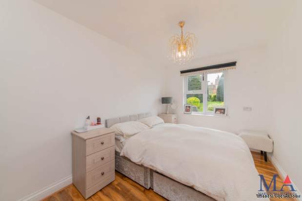 Additional Property Image 2 bedroom Flat for sale in Borehamwood 6