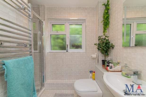 Additional Property Image 2 bedroom Flat for sale in Borehamwood 11
