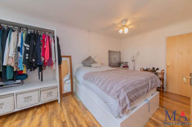 Additional Property Image 2 bedroom Flat for sale in Borehamwood 12