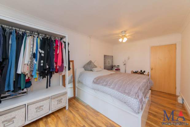 Additional Property Image 2 bedroom Flat for sale in Borehamwood 13