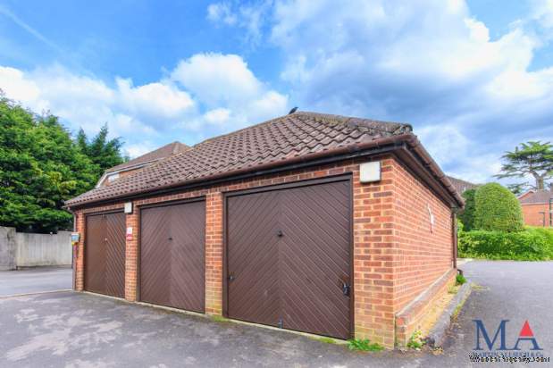 Additional Property Image 2 bedroom Flat for sale in Borehamwood 9