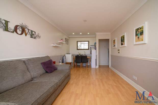 Additional Property Image 1 bedroom Flat for sale in Borehamwood 4