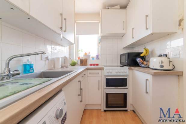 Additional Property Image 1 bedroom Flat for sale in Borehamwood 6