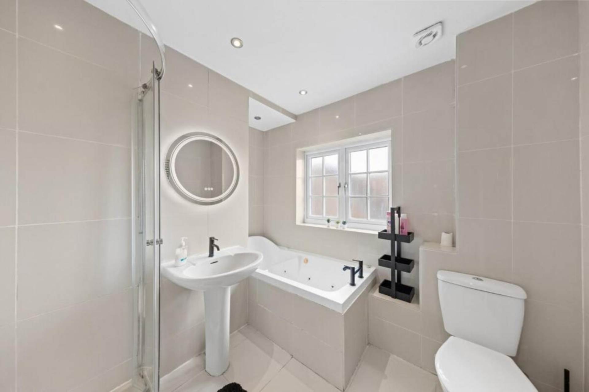 5 bedroom Detached for sale in Borehamwood