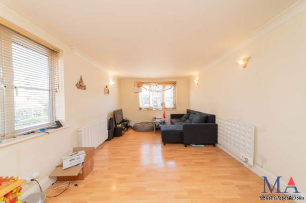 Additional Property Image 2 bedroom Flat for sale in Borehamwood 3