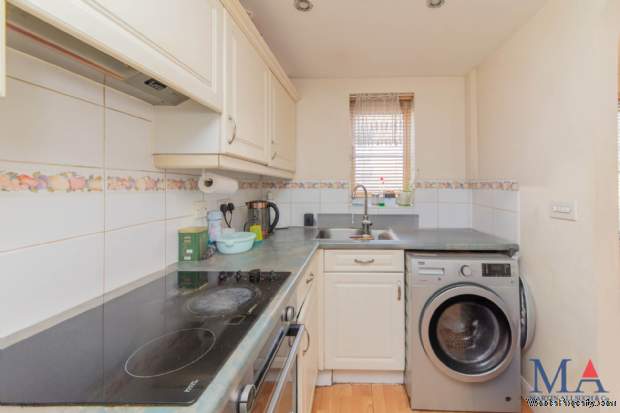 Additional Property Image 2 bedroom Flat for sale in Borehamwood 6