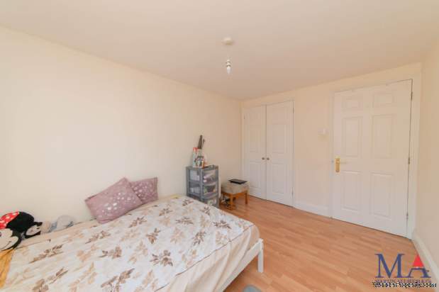 Additional Property Image 2 bedroom Flat for sale in Borehamwood 15