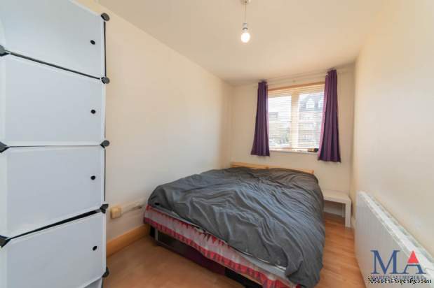 Additional Property Image 2 bedroom Flat for sale in Borehamwood 16