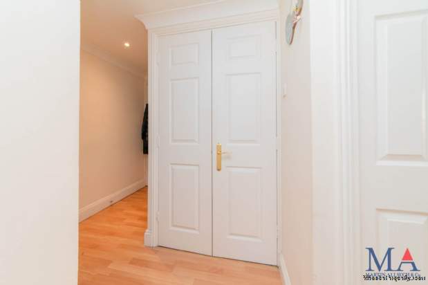Additional Property Image 2 bedroom Flat for sale in Borehamwood 8