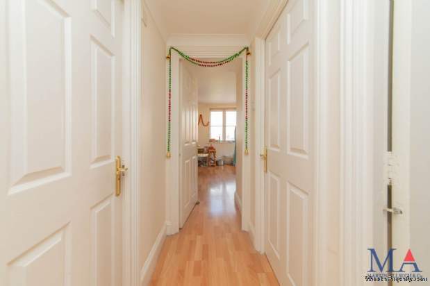 Additional Property Image 2 bedroom Flat for sale in Borehamwood 9