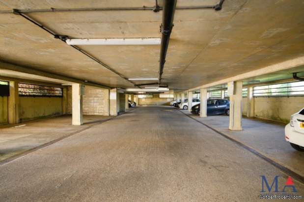 Additional Property Image 2 bedroom Flat for sale in Borehamwood 10