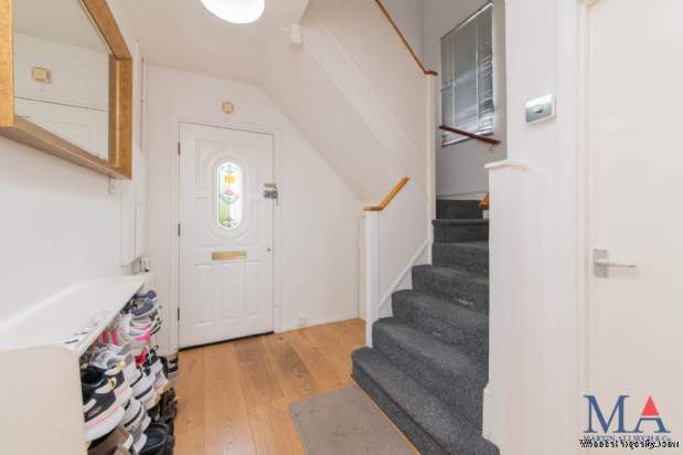Additional Property Image 3 bedroom Semi Detached for sale in Borehamwood 12