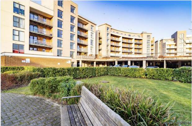 Additional Property Image 1 bedroom Flat for sale in Borehamwood 8