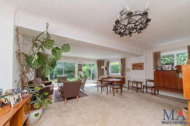 Additional Property Image 3 bedroom Detached for sale in Borehamwood 3