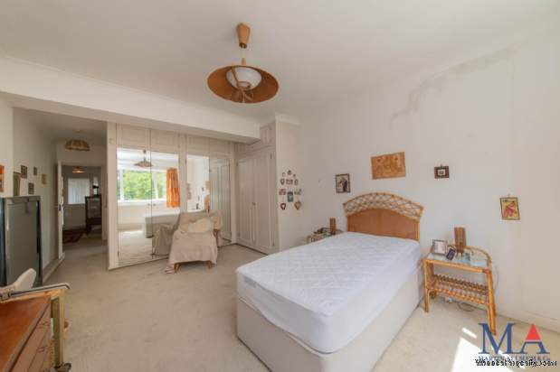 Additional Property Image 3 bedroom Detached for sale in Borehamwood 5