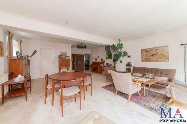 Additional Property Image 3 bedroom Detached for sale in Borehamwood 11
