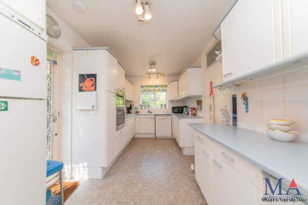 Additional Property Image 3 bedroom Detached for sale in Borehamwood 13