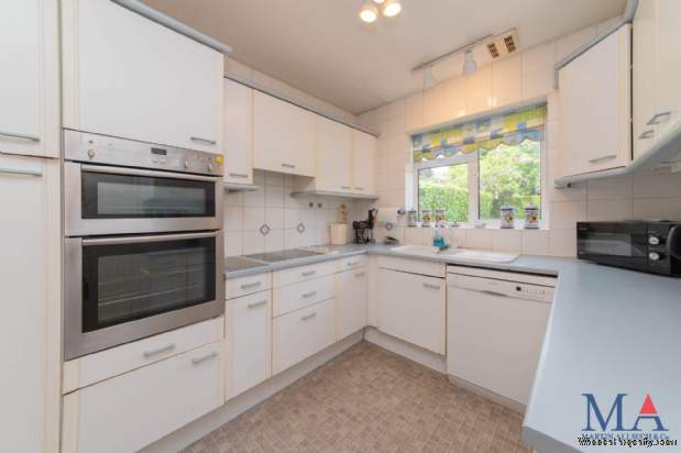 Additional Property Image 3 bedroom Detached for sale in Borehamwood 15