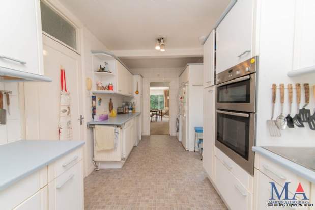 Additional Property Image 3 bedroom Detached for sale in Borehamwood 16