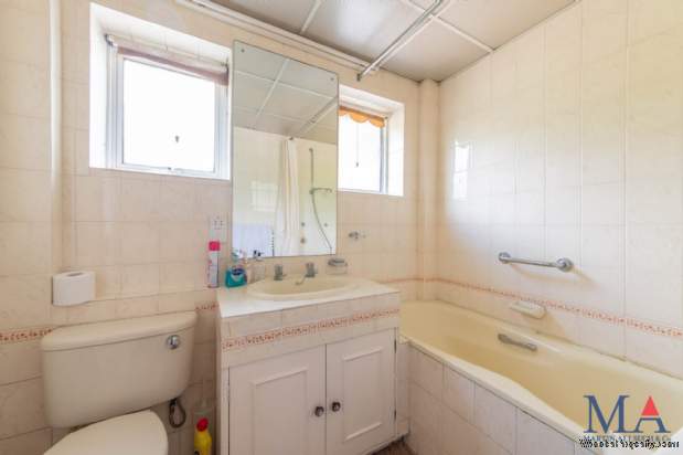 Additional Property Image 3 bedroom Detached for sale in Borehamwood 17