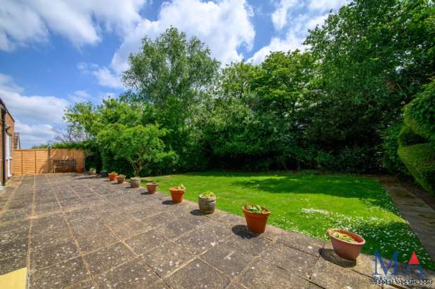 Additional Property Image 3 bedroom Detached for sale in Borehamwood 18