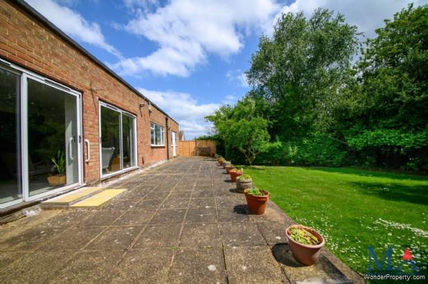 Additional Property Image 3 bedroom Detached for sale in Borehamwood 20