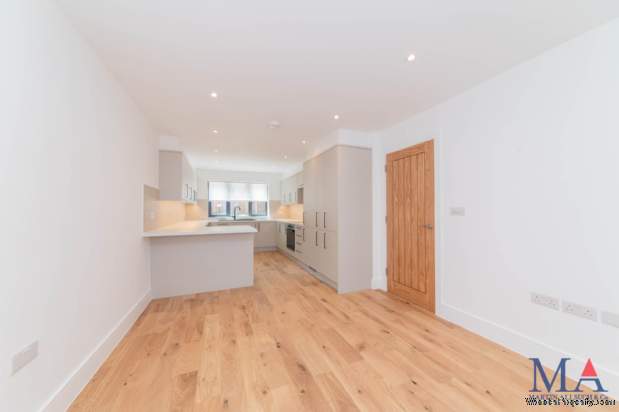 Additional Property Image 4 bedroom Terraced for sale in Borehamwood 3